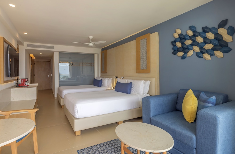 Two Bedroom Luxury Junior Suite Ocean View Diamond Club - Photo 7