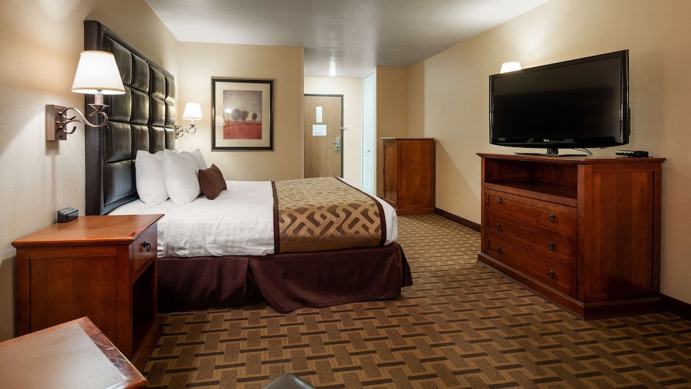 Standard Room, 1 King Bed, Accessible, Bathtub - Photo 1