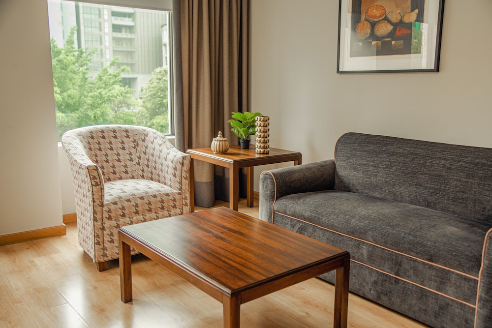 Suite, 1 Bedroom - Photo 4