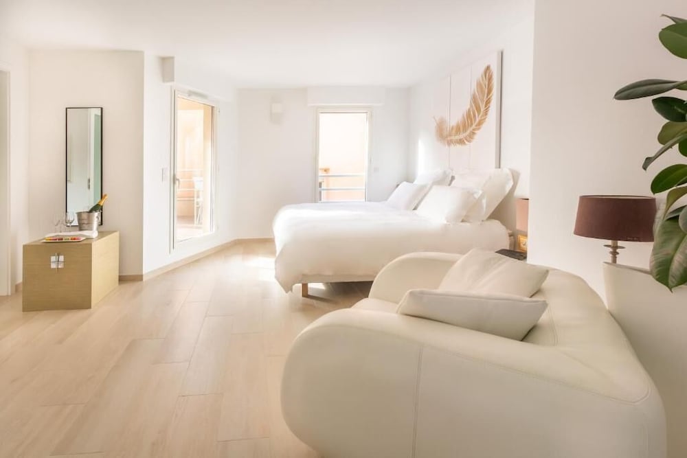 Deluxe Suite, Balcony