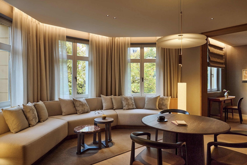 Corner Suite