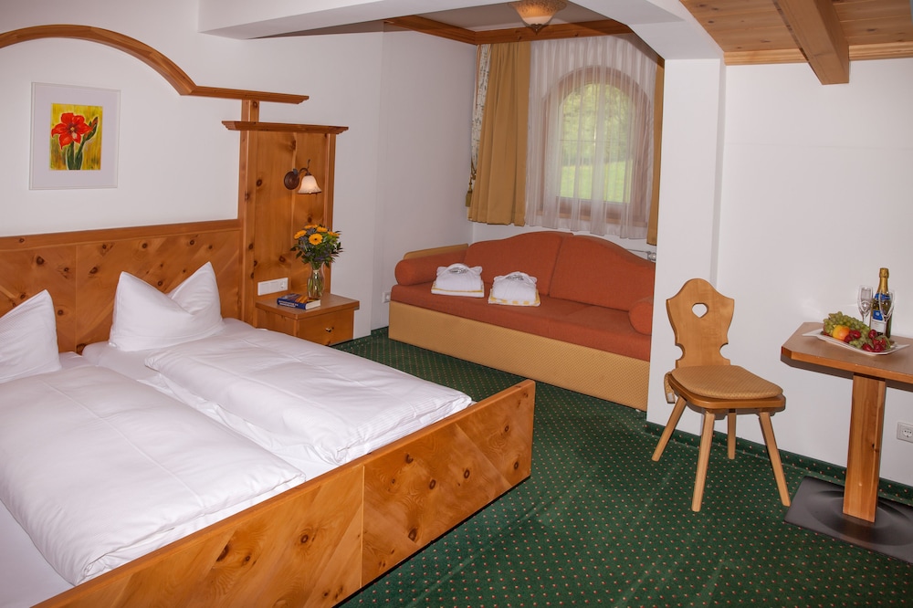Superior Double Room, Balcony, Mountain View (Zirbe) photo 3
