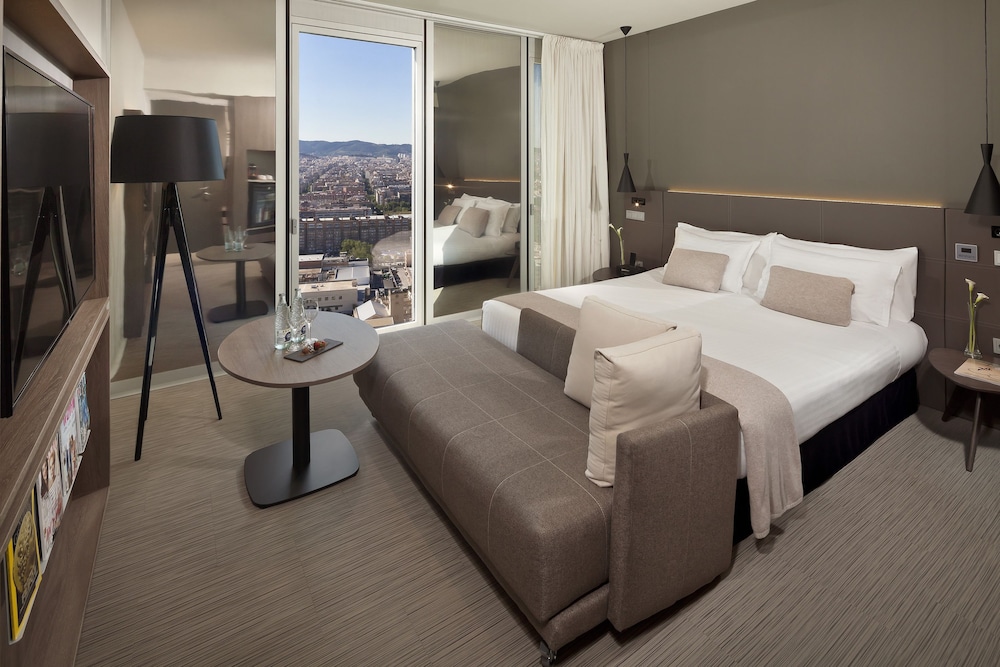 The Level, Family Room, City View