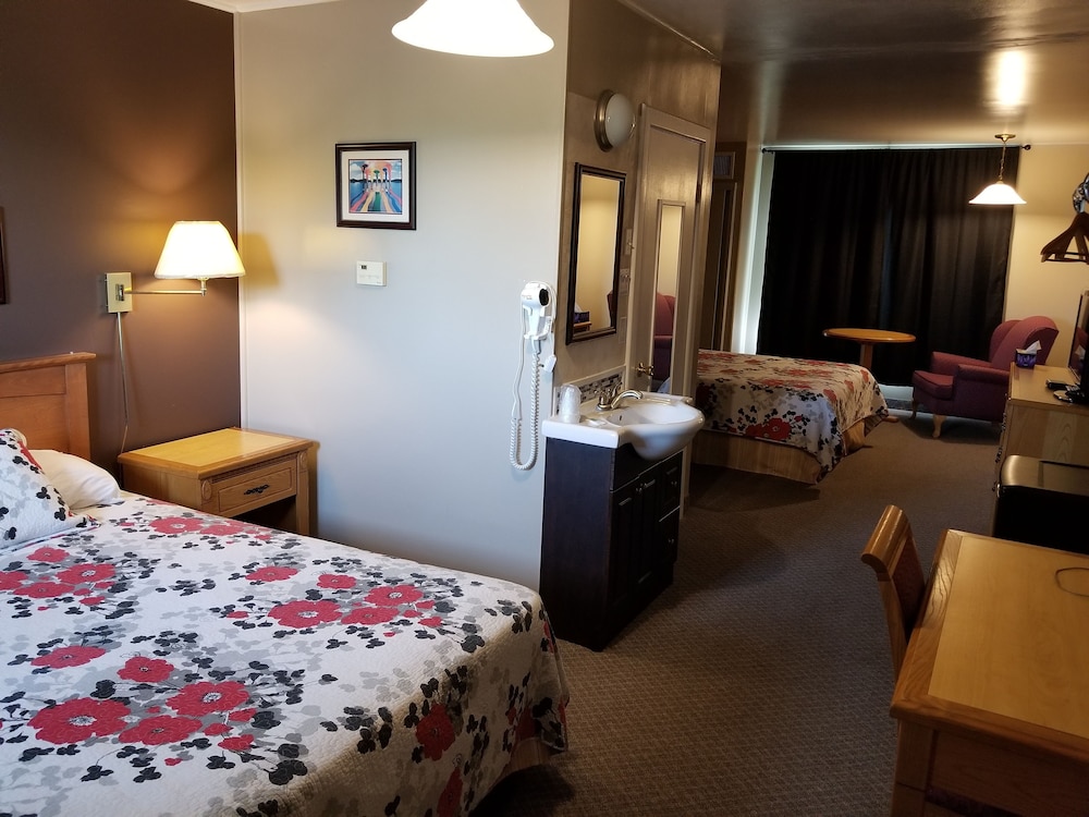 Room, 2 Queen Beds, Smoking photo 3