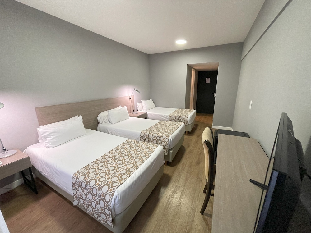 Economy Triple Room photo 2