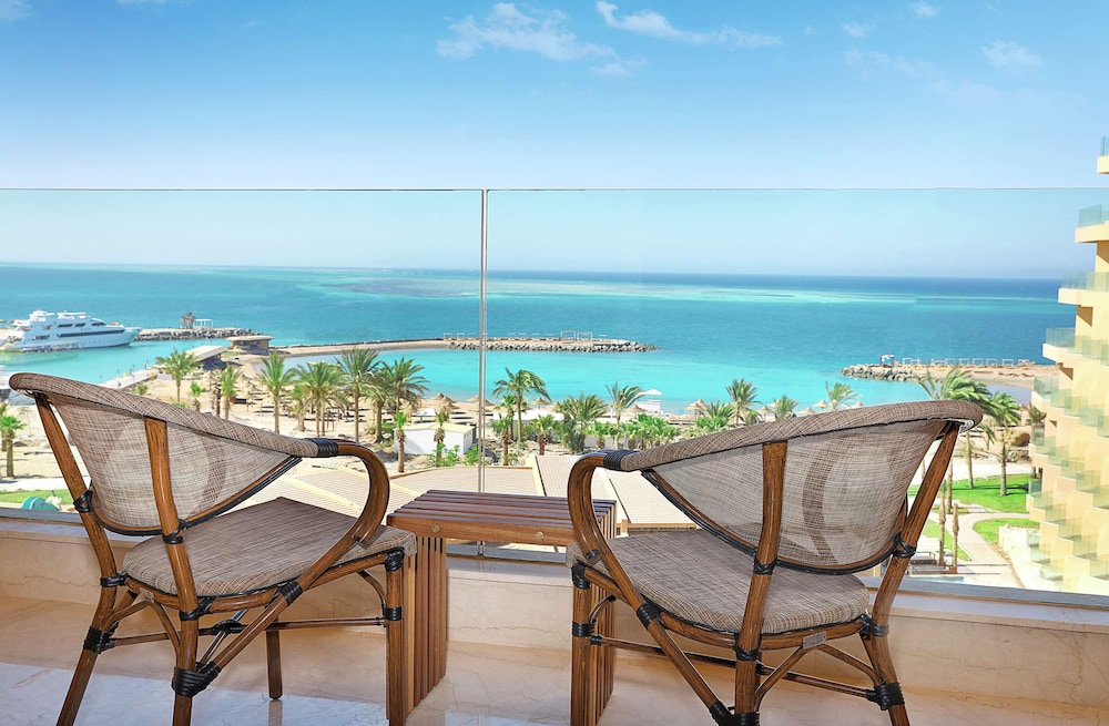 Superior Room, 1 King Bed, Balcony, Sea View (View) - Photo 3