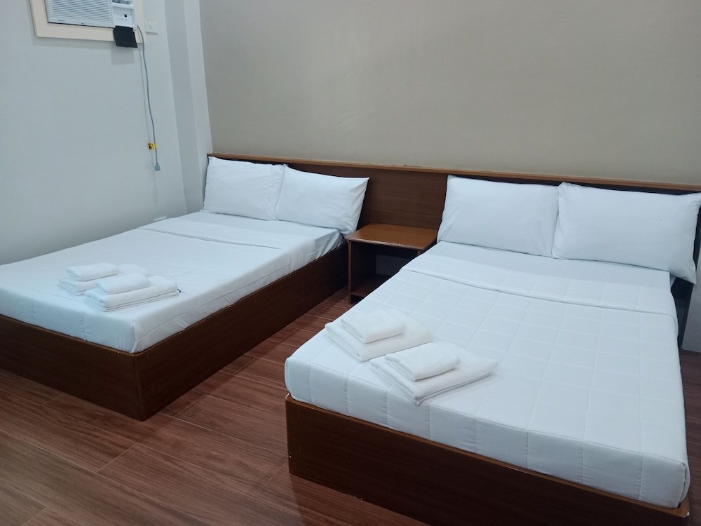 Basic Quadruple Room photo 2