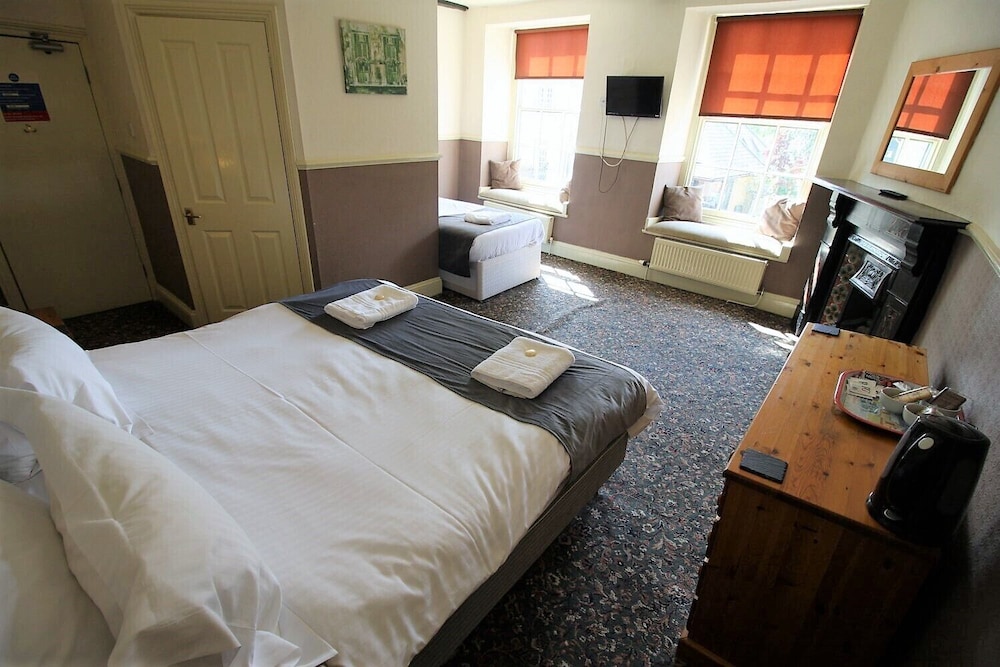 Standard Triple Room, Ensuite photo 3