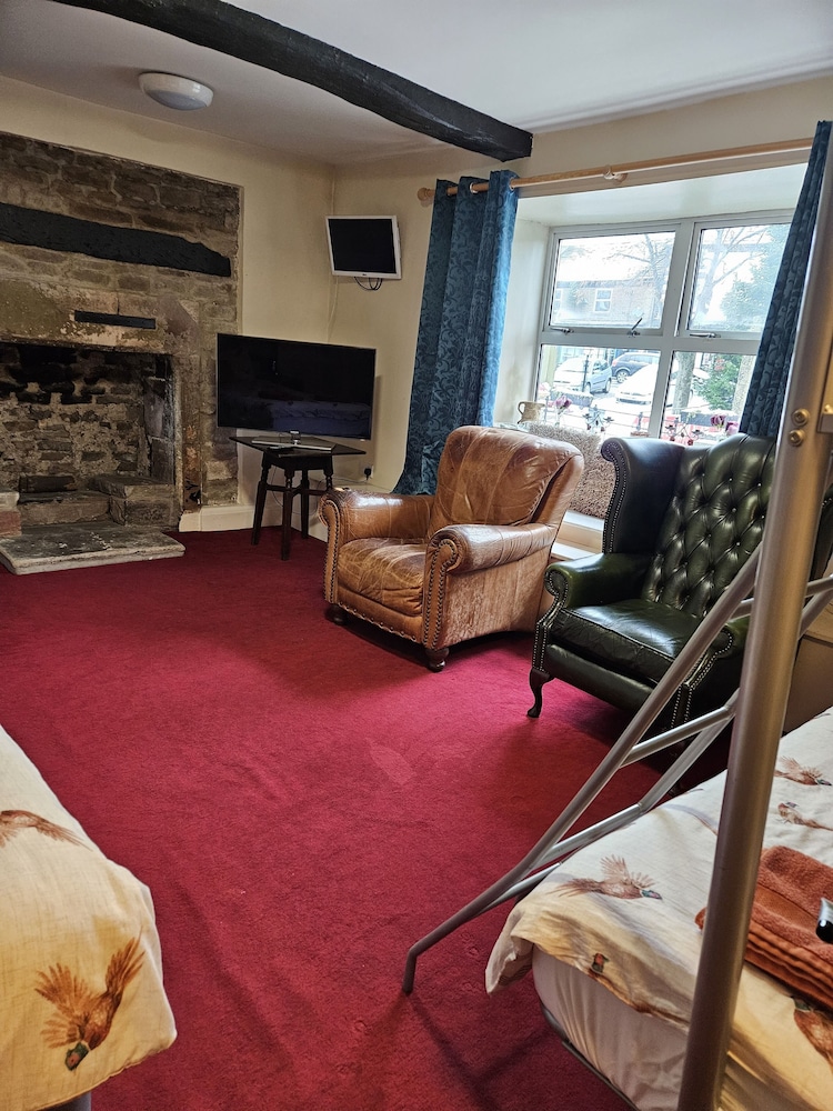 Basic Double Room, 6 Bedrooms photo 2