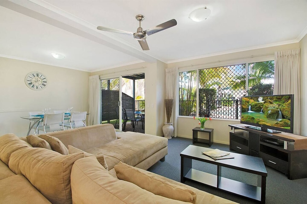 3 Bedroom Poolside Townhouse - Photo 10