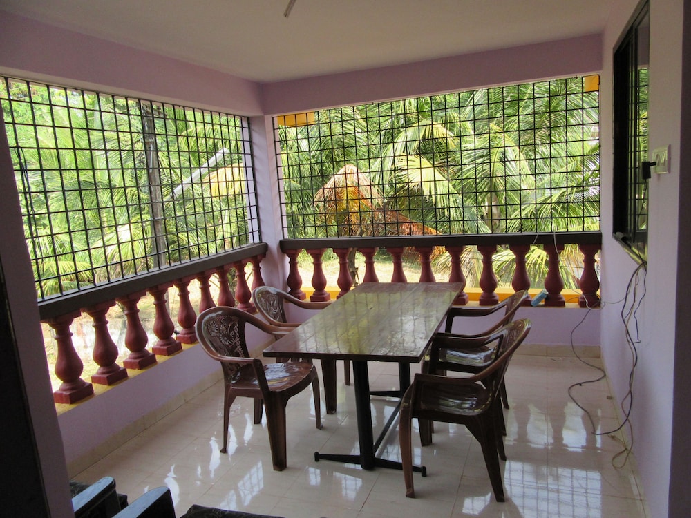 Family Apartment, 2 Bedrooms, Balcony, Corner photo 3
