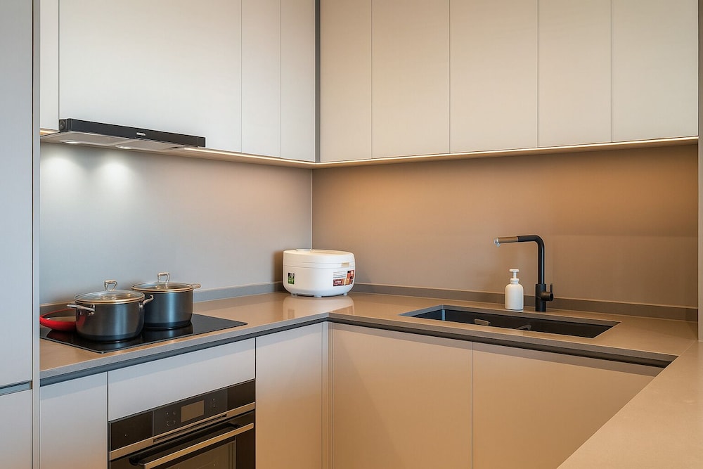 Royal Apartment, 2 Bedrooms, Balcony, City View photo 3