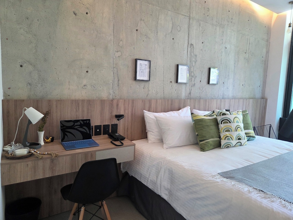 Deluxe Room, 1 King Bed, Balcony, City View