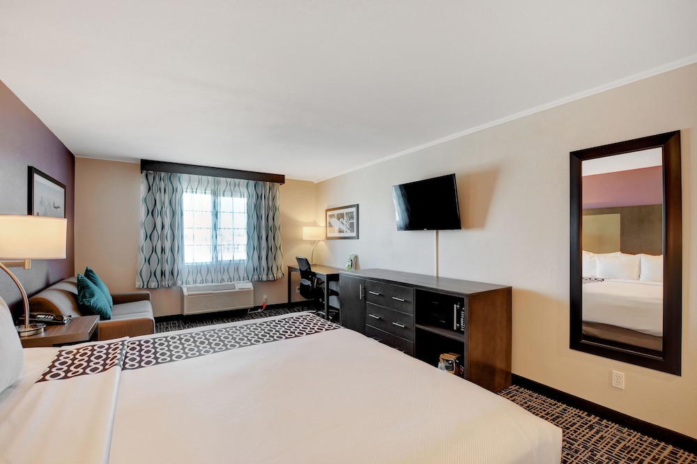 Suite, 1 King Bed, Non Smoking