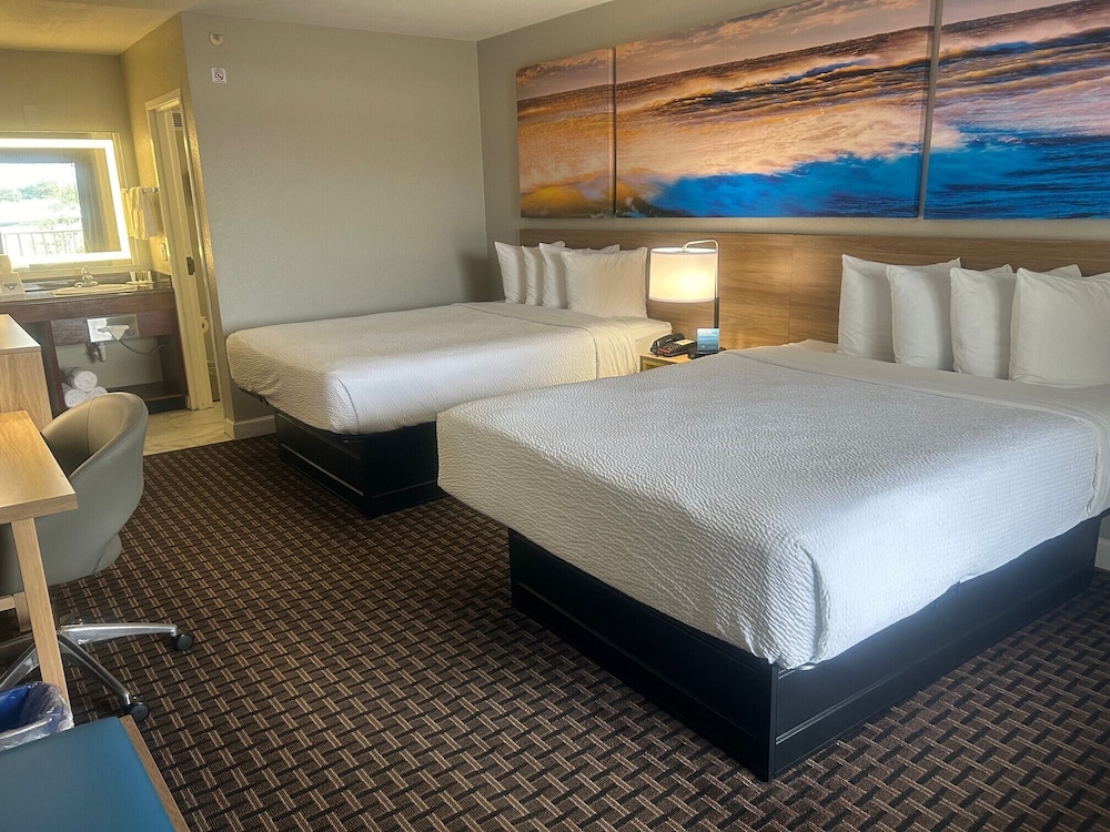 Business Room, 2 Queen Beds, Non Smoking - Photo 1