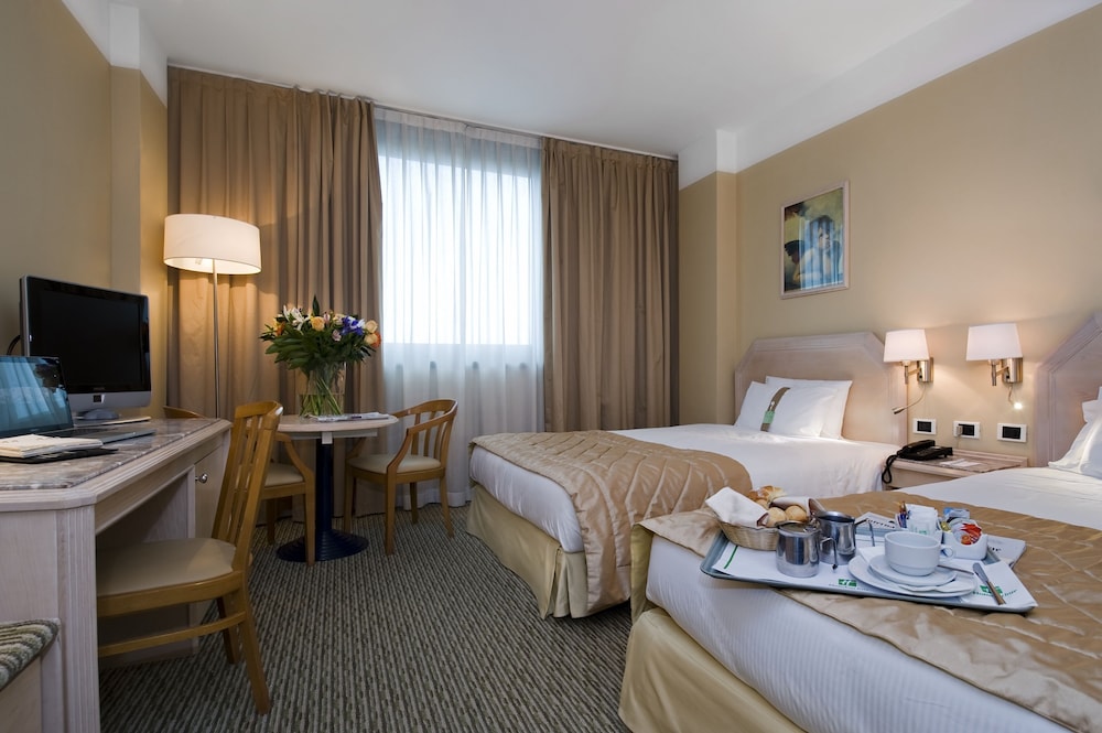 Standard Room, 2 Twin Beds - Photo 2