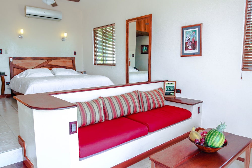 Deluxe Room, 1 King Bed, Balcony, Sea Facing - Photo 2