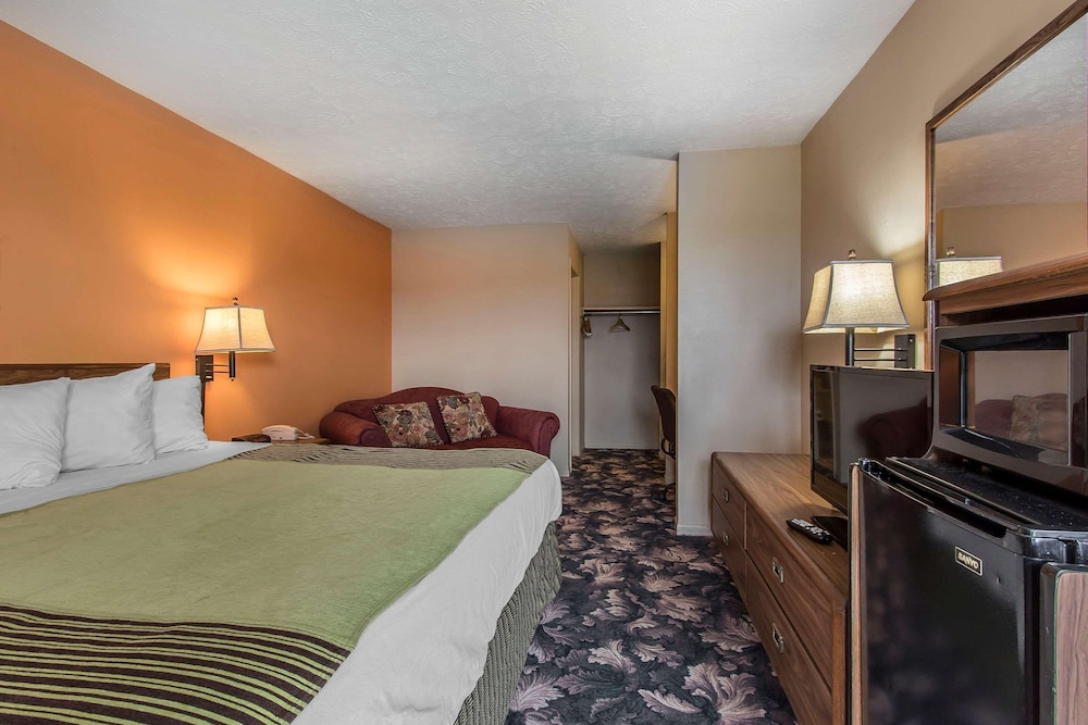 Standard Room, 1 King Bed, Non Smoking - Photo 3