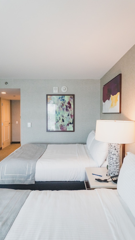 Deluxe Room, 1 King Bed, Smoking - Photo 5