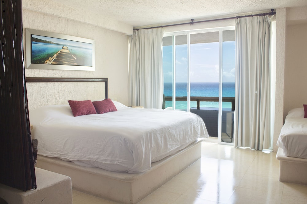 3603: Junior Suite, Multiple Beds, Sea View, Oceanfront