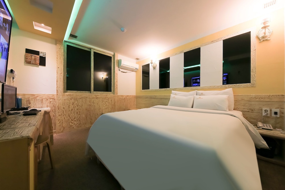 Deluxe Room, Cinema photo 3