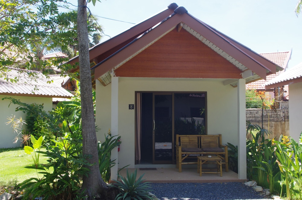 Superior Triple Room, Garden View photo 3