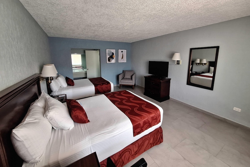 Room, 2 Double Beds, Non Smoking (Accesible) - Photo 4