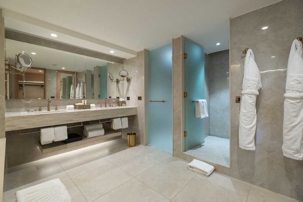 Executive Suite - Photo 8