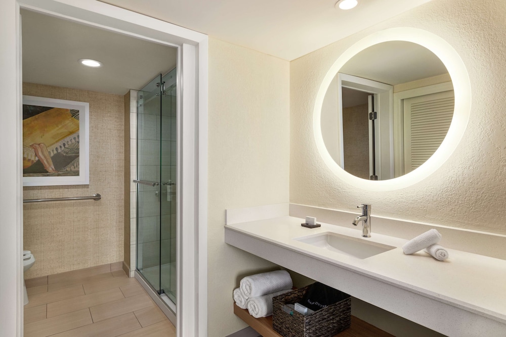 Suite, 1 King Bed, Sunset View, 1.5 Bath, Juliet Balcony, Hearing Accessible