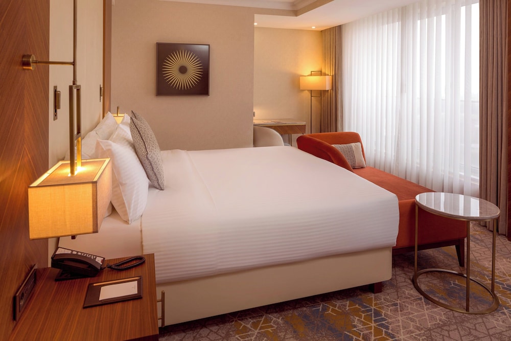 Deluxe Room, 1 King Bed - Photo 4