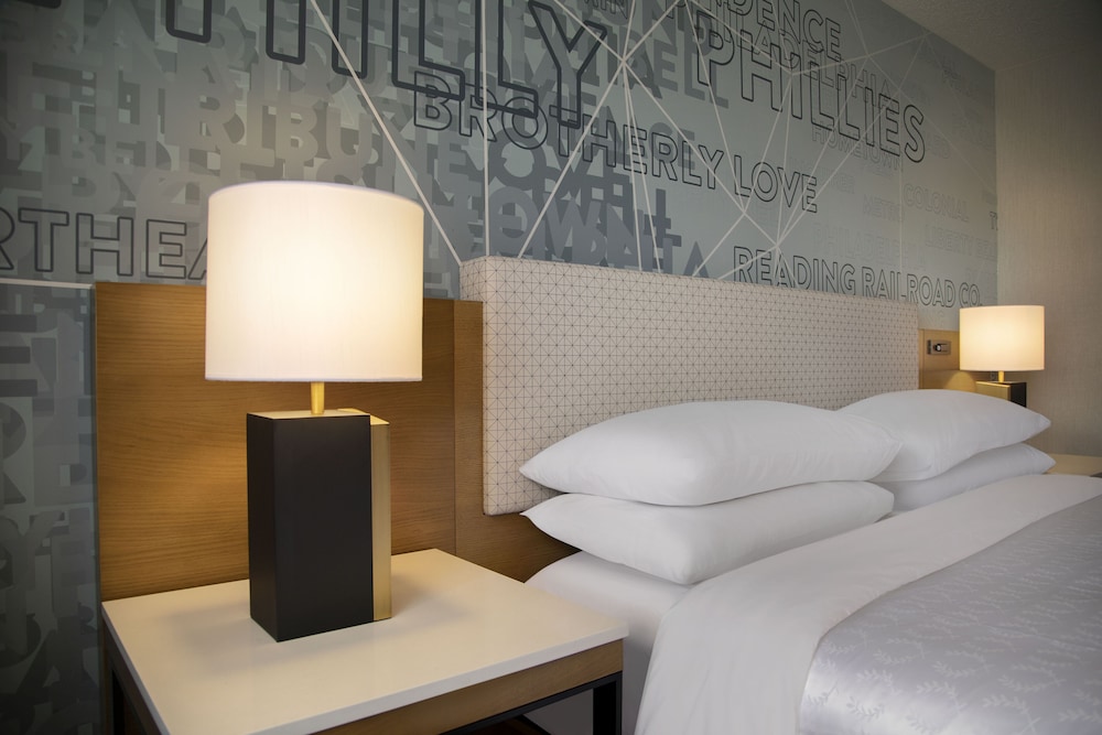 Deluxe Room, 1 Queen Bed - Photo 2
