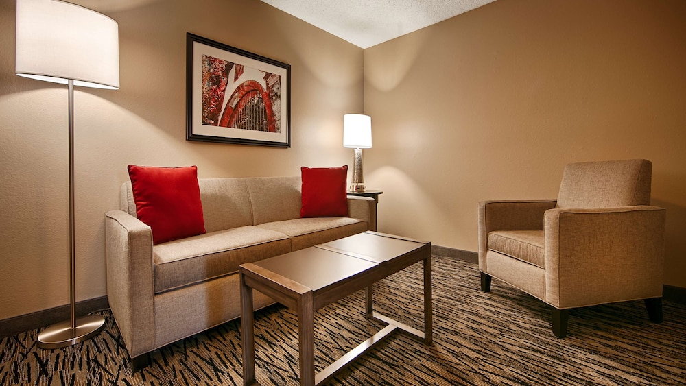 Suite, 2 Queen Beds, Non Smoking, Refrigerator & Microwave - Photo 4