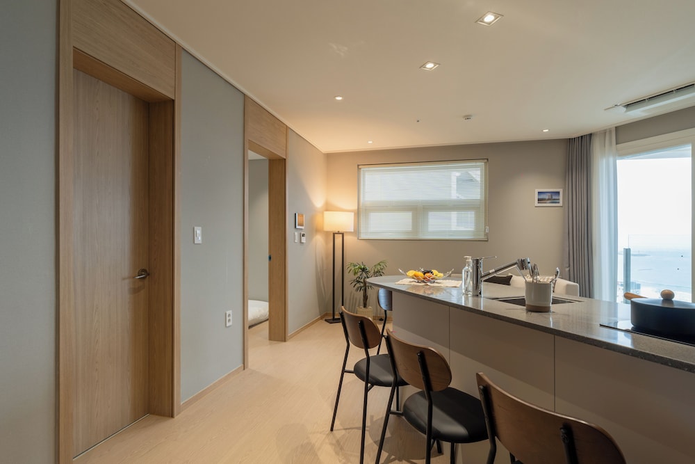 Family Two Room - Photo 6