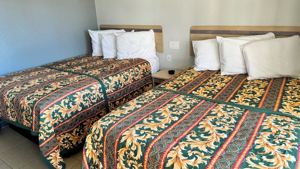 Standard Room, 2 Double Beds, Smoking, Refrigerator & Microwave photo 1