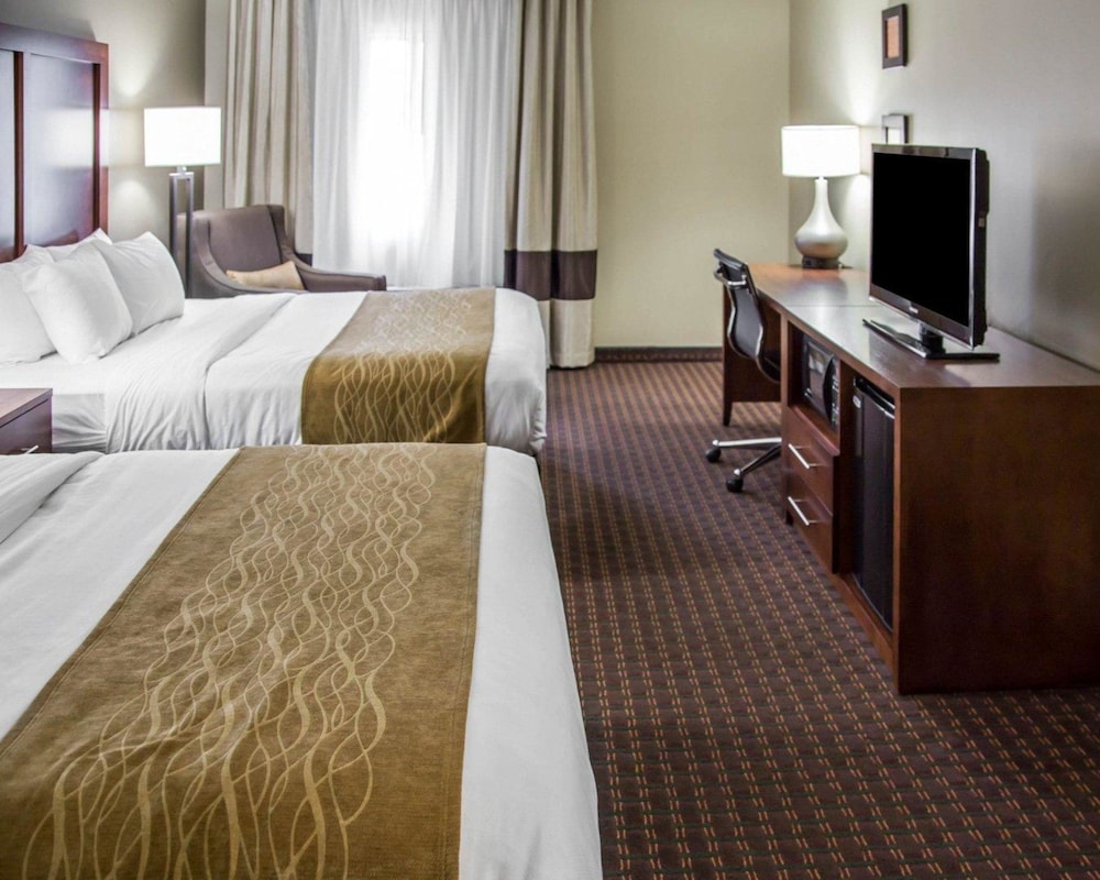 Standard Room, 2 Queen Beds, Non Smoking, River View photo 3