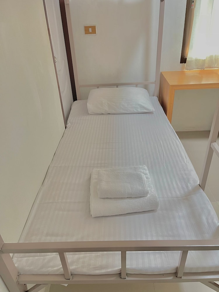 Basic Shared Dormitory, Men Only, Non Smoking photo 3