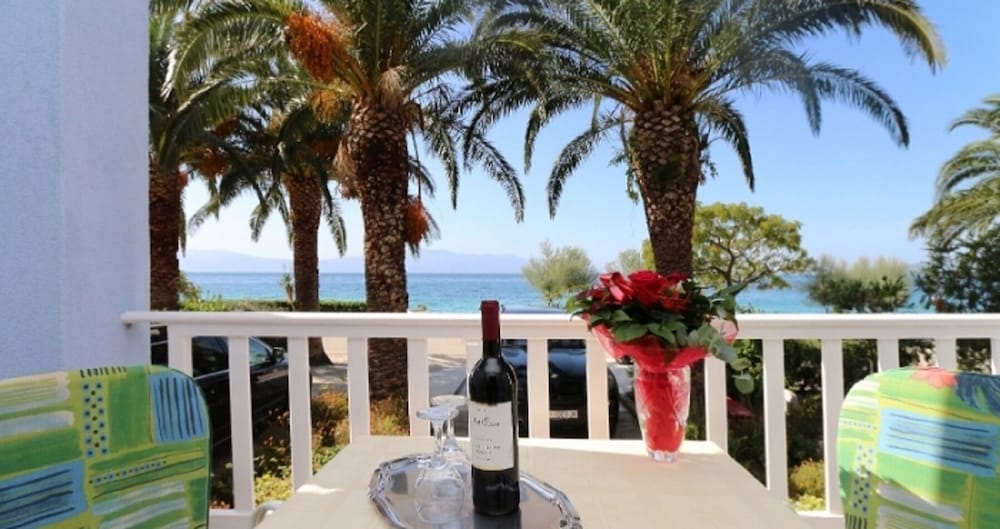 Apartment (Tomo 1 - At The Beach - Ra2(2))