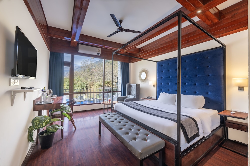 Superior Room, Balcony, Pool View