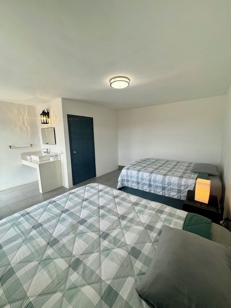Comfort Room, Mountain View
