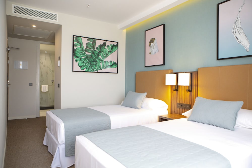 Deluxe Room (Twin)
