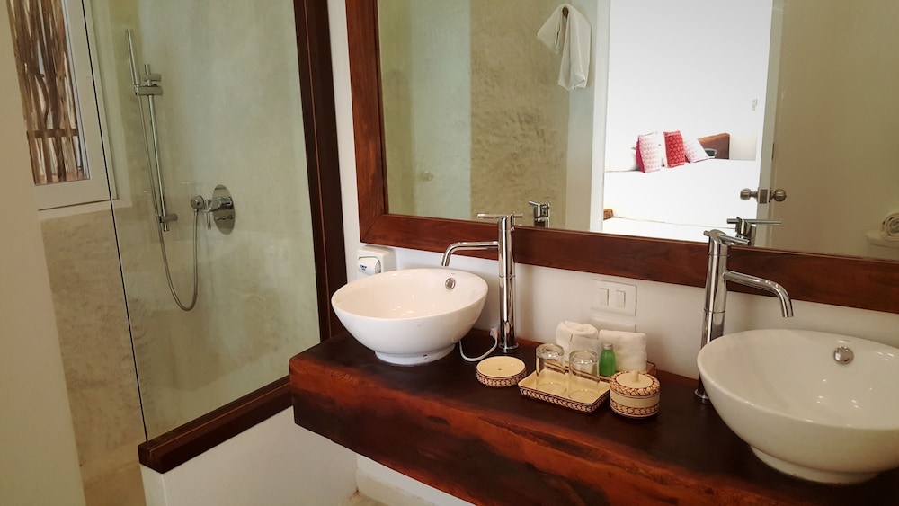 Beachfront Rooftop Beach View