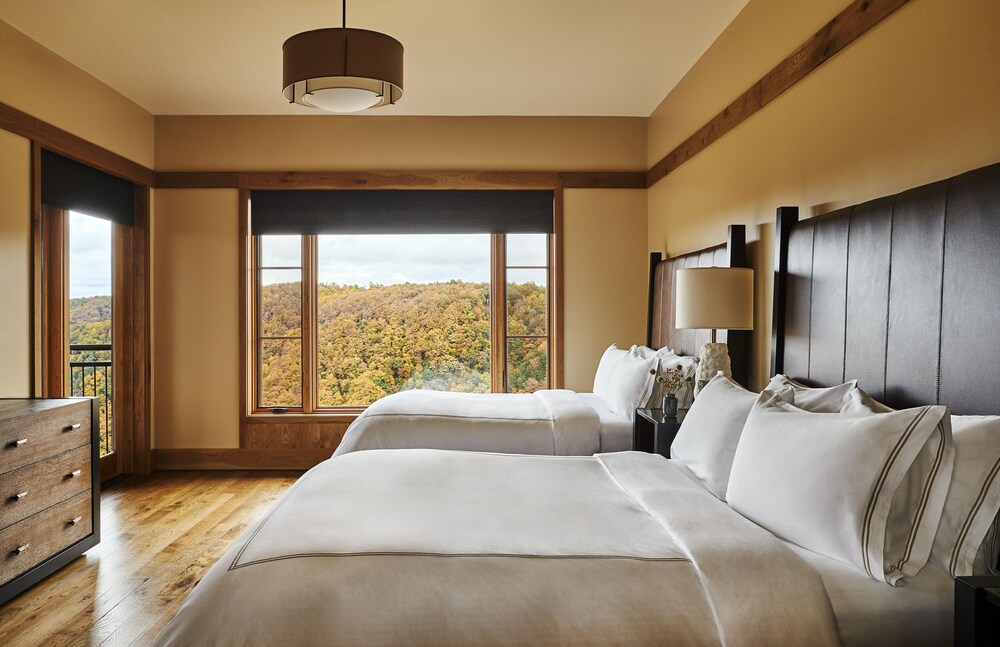 Suite, 2 Queen Beds (Dan River) photo 2