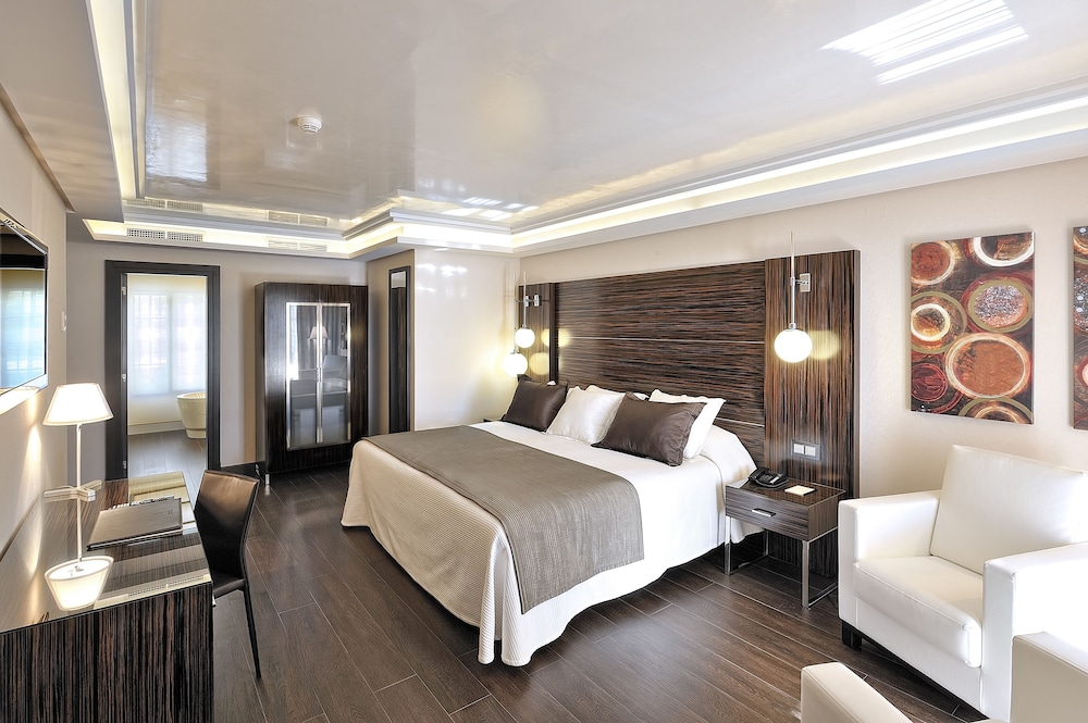 Standard Double Room (2+1 child) - Photo 1