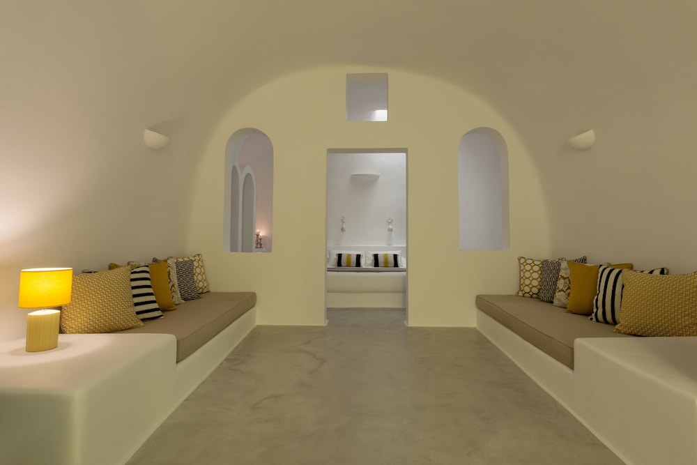 Private One Bedroom Villa with Hot tub and Caldera View(Avra) photo 2