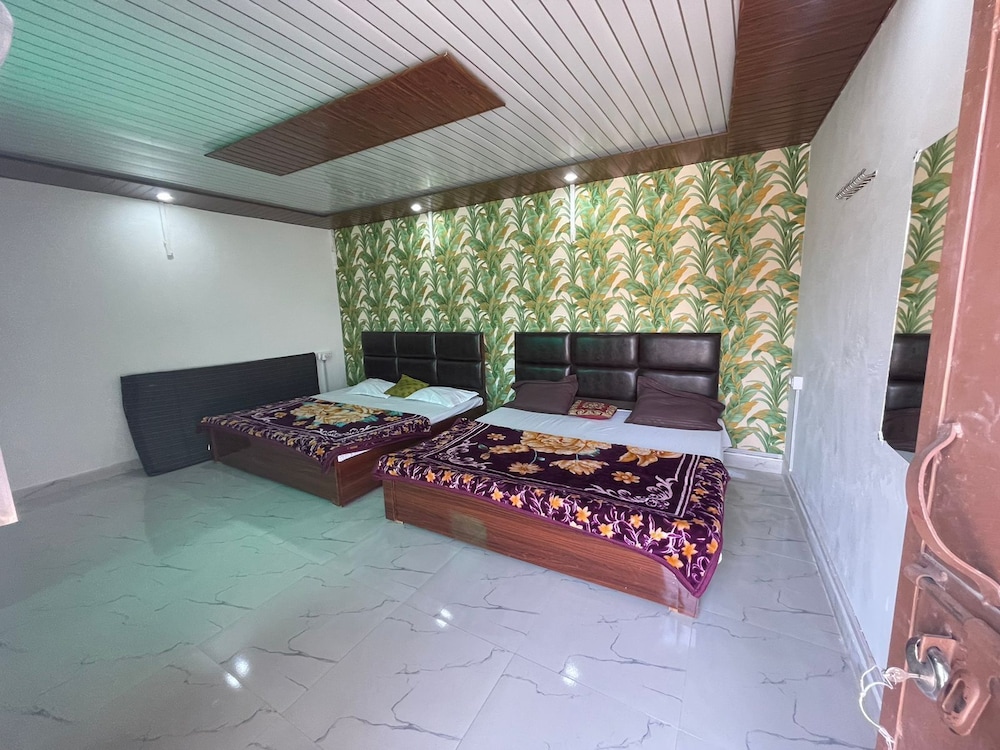 Family Room, Balcony, City View