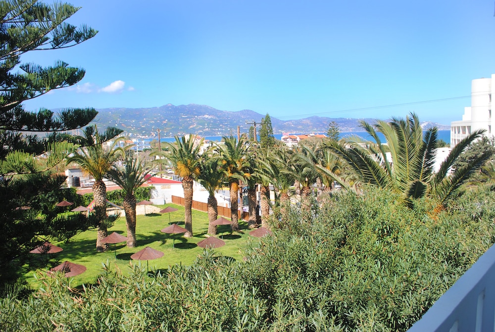 Classic Studio, 1 Bedroom, Partial Sea View photo 3