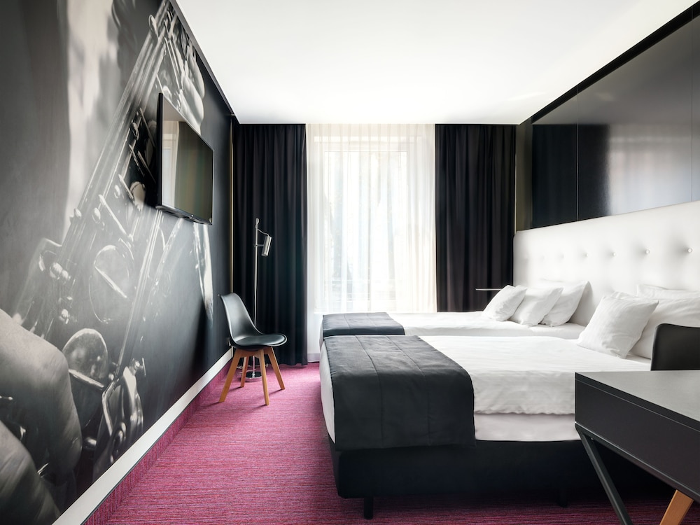 Premium Room, 2 Twin Beds, Non Smoking, Refrigerator - Photo 10