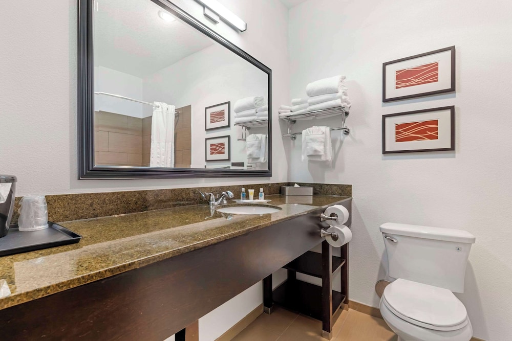 2 Queen Beds, Suite, Nonsmoking, Upgrade - Photo 6