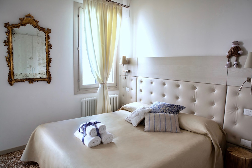 Classic Double or Twin Room photo 2