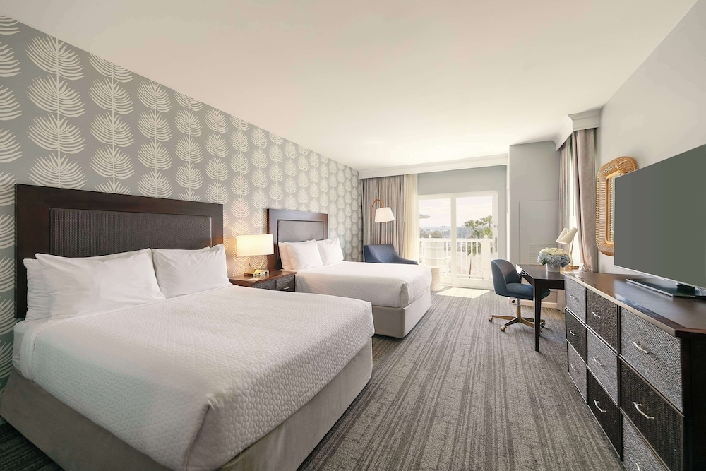 Room, 2 Queen Beds, Accessible, Bathtub (Hearing)